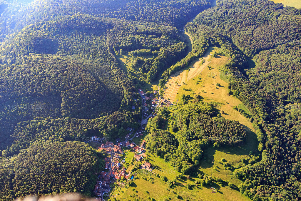 Luftbild: Anbachtal aus Norden im Ortsteil Blankenborn in Bad Bergzabern im Bundesland Rheinland-Pfalz in Deutschland. Foto: IMG_080059.jpg vom 05.06.2015 durch Werner Riehm/FLY-FOTO.de