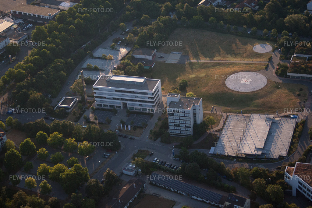 Luftbild: BG Klinik Ludwigshafen von Süden bei Sonnenaufgang http://www.bgu-ludwigshafen.de/ im Ortsteil Oggersheim in Ludwigshafen im Bundesland Rheinland-Pfalz in Deutschland. Foto: IMG_69438.jpg vom 04.07.2014 durch Werner Riehm/FLY-FOTO.de