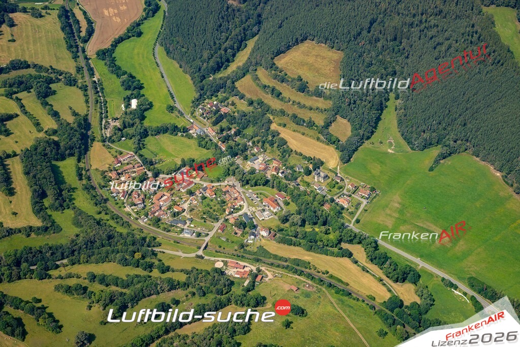Das Luftbild zeigt : Quittelsdorf Königsee - Die Luftaufnahme wurde 2024 vom UL-Flugzeug aus erstellt ( keine Drohne ) - Hochauflösende Luftaufnahme - Für grossformatige Ausdrucke geeignet. Die Geschenkidee !Mit Lizenz und Bildrechte bestellbar