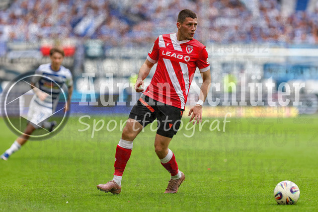 03.05.2026, GER, Fussball, Herren, 3. Liga, Saison 2025/2026, MSV Duisburg - FC Energie Cottbus | Dominik Pelivan (Cottbus) in Aktion am Ball, Einzelaktion 