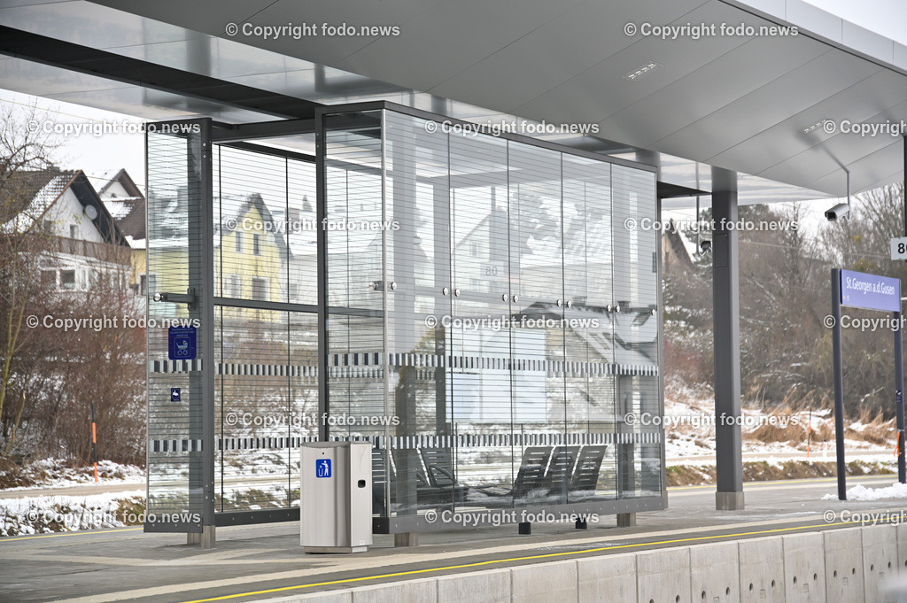 Sankt Georgen an der Gusen_ Bahnhof_ 20.12.2022-6 | 20.12.2022, Sankt Georgen an der Gusen, AUT, Bahnhof, Bahnsteig, im Bild Bahnsteig, Wartebereich