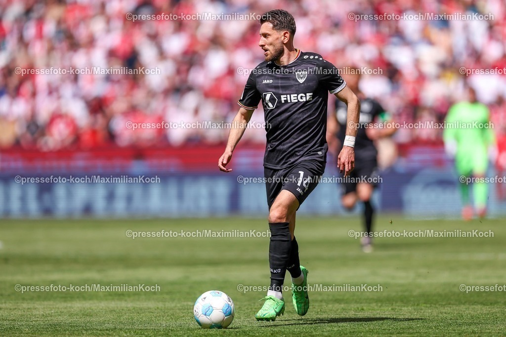 1FC20042501030 | 20.04.2025, Fußball, 1. FC Köln - Preußen Münster, 2.. Fußball Bundesliga, 30. Spieltag, RheinEnergie-STADION, Saison 2024 2025: Charalambos Makridis (Preussen Muenster #14) DFB regulations prohibit any use of photographs as image sequences and or quasi-video.