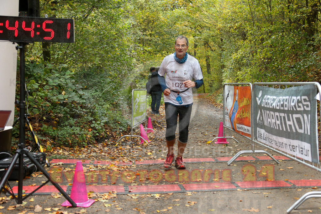 251026_1346_EX1_3959 | Sportfotografie im Rhein-Sieg Kreis, Köln, Bonn, NRW, Rheinland Pfalz, Hessen, etc. Unser Tätigkeitsfeld umfasst den Laufsport vom Volkslauf über den Marathon, Duathlon, Triathon bis zum Ultralauf wie Kölnpfad Ultra oder Schindertrail.