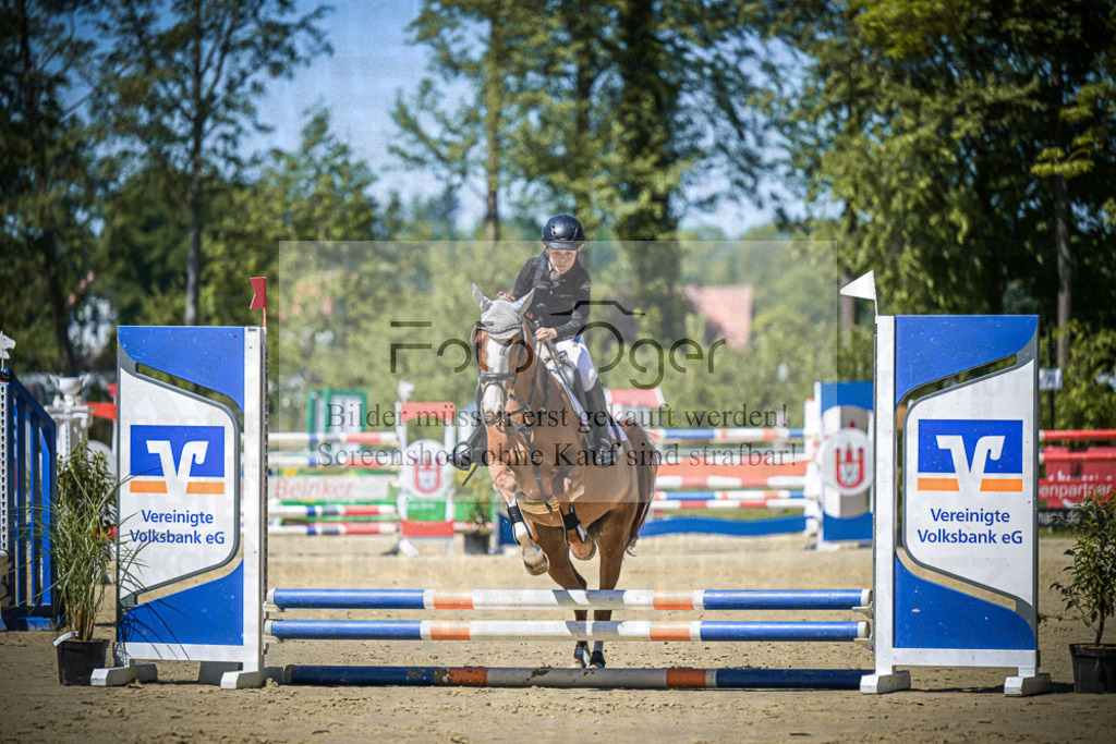 DOS_9366 | Entdecke hochwertige Reitturnierfotos von Foto Oger. Professionell, emotional und authentisch – jetzt Lieblingsmomente im Shop bestellen.Deutschlandweite Turnierfotografie. - Realisiert mit Pictrs.com