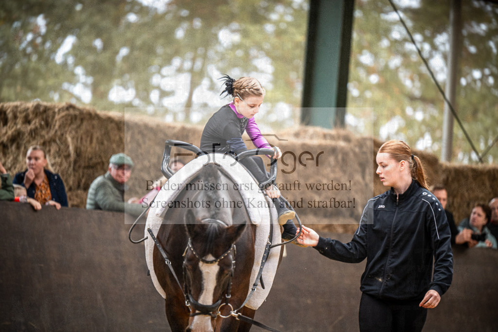 DOS_0111 | Entdecke hochwertige Reitturnierfotos von Foto Oger. Professionell, emotional und authentisch – jetzt Lieblingsmomente im Shop bestellen.Deutschlandweite Turnierfotografie. - Realisiert mit Pictrs.com