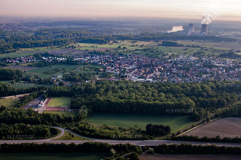 Luftbild: Ortsansicht von Südwesten im Ortsteil Rheinsheim in Philippsburg im Bundesland Baden-Württemberg in Deutschland. Foto: IMG_64889.jpg vom 18.05.2014 durch Werner Riehm/FLY-FOTO.de