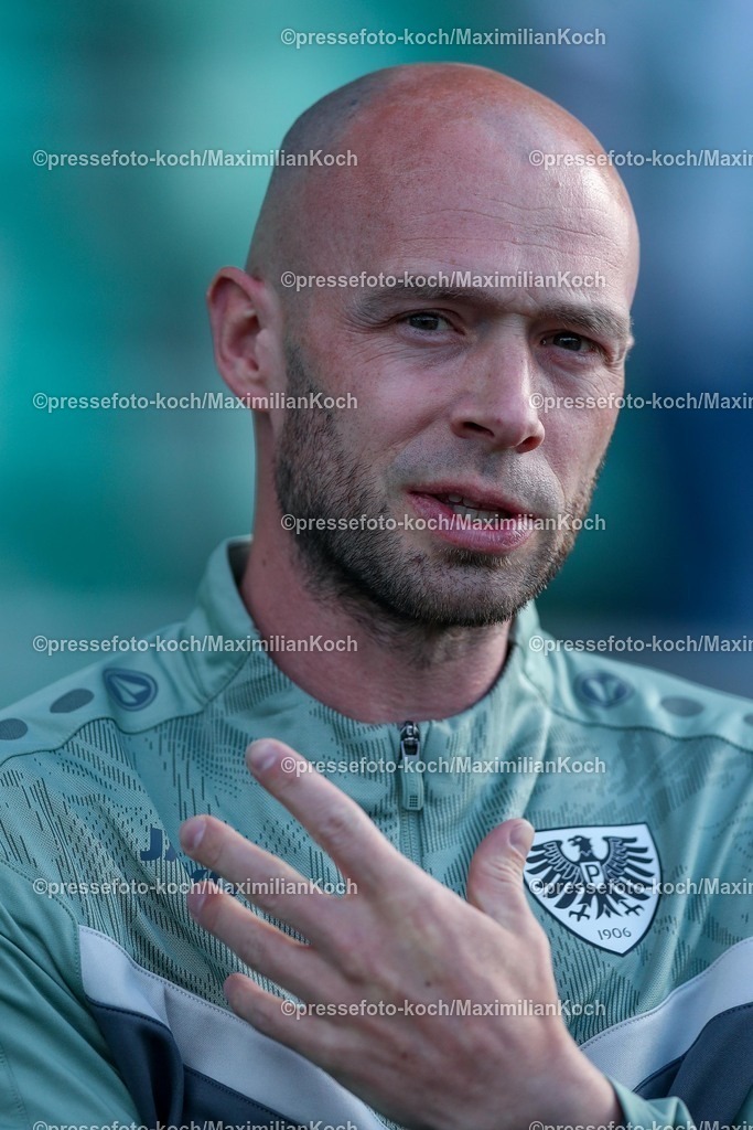 SCP09052502143 | 09.05.2025, Fußball, Preußen Münster - Hertha BSC, 2. Fußball Bundesliga, 33. Spieltag, Preußenstadion, Saison 2024 2025: Cheftrainer Christian Pander (Preussen Muenster) DFB regulations prohibit any use of photographs as image sequences and or quasi-video.