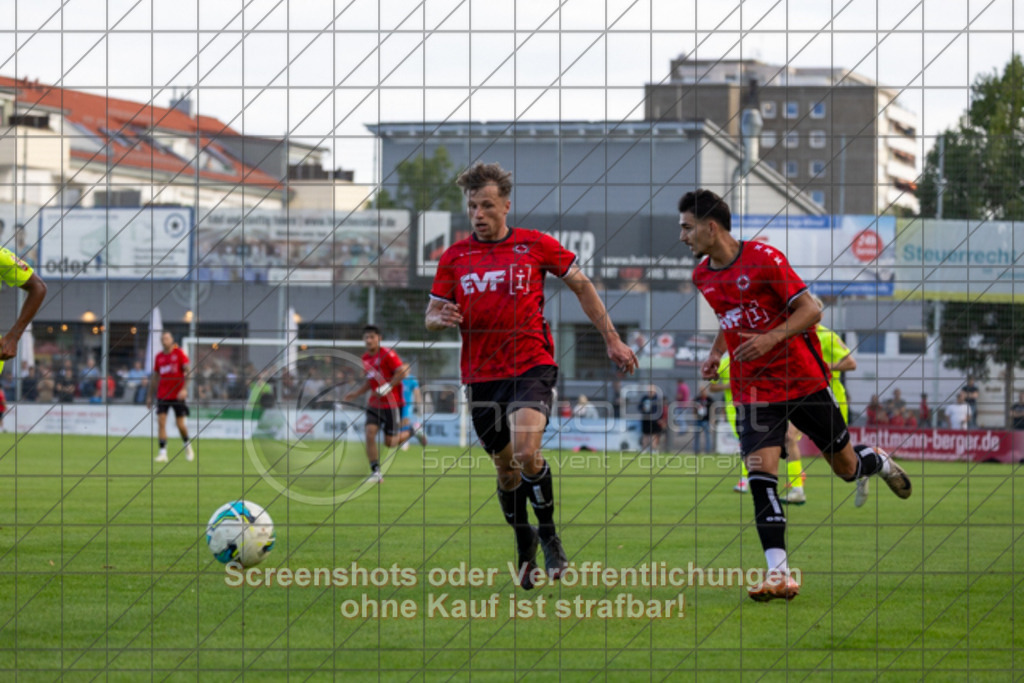 20250729_193822_0140 | #,1.Göppinger SV (rot) vs. SV Stuttgarter Kickers (gelb), Fussball, DB-Regio-WFW-Pokal - wfv, 2.Runde, Saison 2025/2026, Rasensportplatz Stadion SV Göppingen, Hohenstaufenstr. 116, 73033 Göppingen, 29.07.2025 - 19:00 Uhr,Foto: PhotoPeet-Sportfotografie/Peter Harich