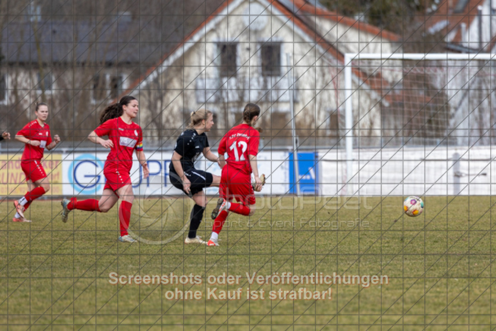 20250223_132112_0136 | #,1.FC Donzdorf (rot) vs. TSV Tettnang (schwarz), Fussball, Frauen-WFV-Pokal Achtelfinale, Saison 2024/2025, Rasenplatz Lautertal Stadion, Süßener Straße 16, 73072 Donzdorf, 23.02.2025 - 13:00 Uhr,Foto: PhotoPeet-Sportfotografie/Peter Harich