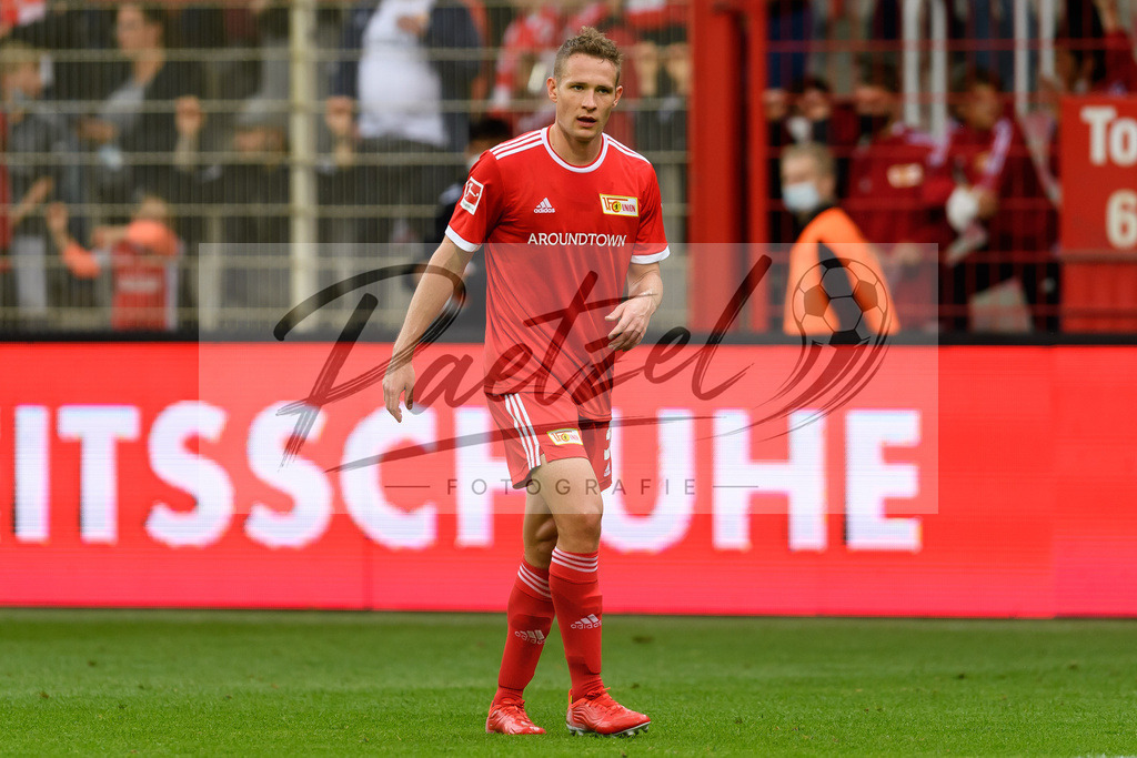 FCUBMG20210829_225 | Fussball, Herren: Paul Jaeckel (1.FC Union Berlin) schaut beim Spiel der 1. Bundesliga zwischen 1. FC Union Berlin und Borussia Moenchengladbach im Stadion An der Alten Foersterei am 29.08.2021 in Berlin, Deutschland. - Realisiert mit Pictrs.com