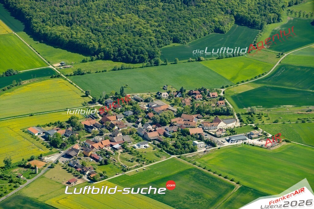 Luftaufnahme Oberschwappach Knetzgau - Die Luftaufnahme wurde 2025 vom UL-Flugzeug heraus erstellt ( keine Drohne ) - Hochauflösende Luftaufnahme - für professionelle Ausdrucke geeignet. Die Geschenkidee !Mit Lizenz und Bildrechte bestellbar