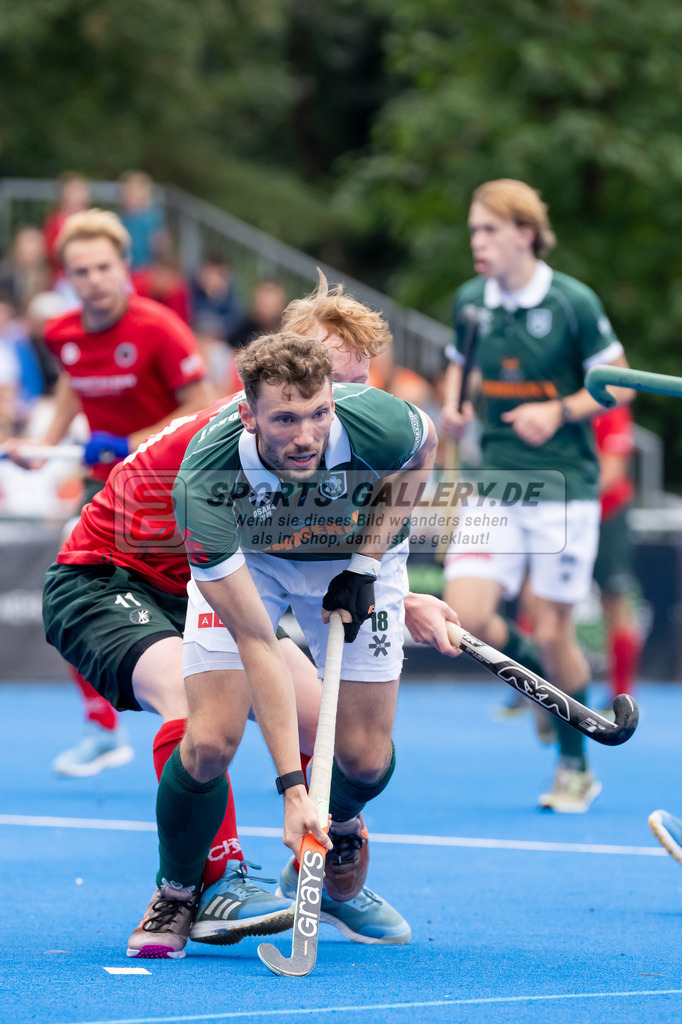 HK_20240915_106519 | 1. Bundesliga Herren Crefelder HTC - Uhlenhorst Mülheim am 15.9.2024 Crefelder HTC , CHTC, Krefeld , Lukas Mertgens ( Uhlenhorst Mülheim #18 ) , Lenjo Tappert ( Crefelder HTC #11 )