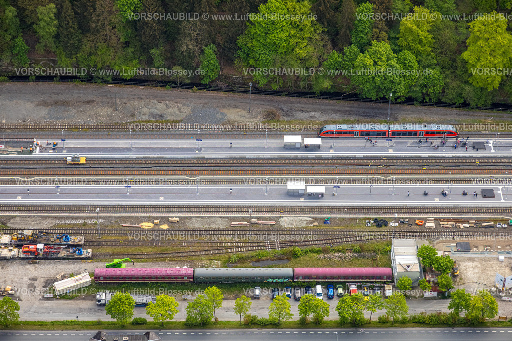 Brilon240503717 | Luftbild, Brilon Wald Bahnhof, Deutsche Bahn AG, S-Bahn und Bahnsteige, Brilon-Wald, Brilon, Sauerland, Nordrhein-Westfalen, Deutschland