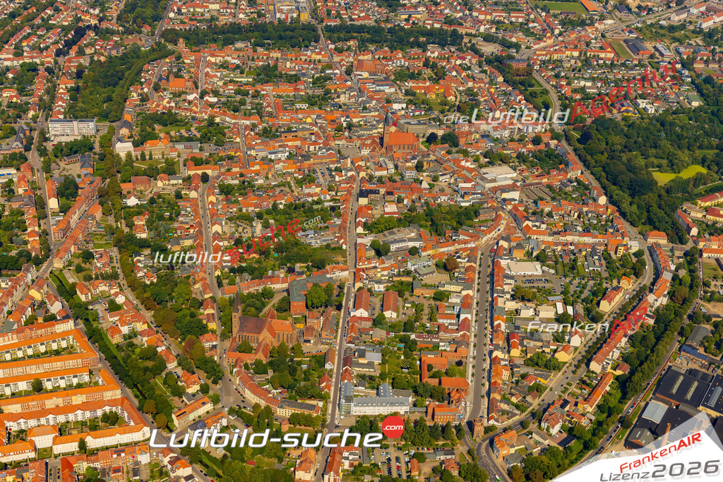 Schrägluftbild  Stadtkern  Stendal - Das Luftbild wurde 2025 vom UL-Flugzeug heraus erstellt (ohne Drohne- keine Drohnenaufnahme ) - Hochauflösende Luftaufnahme -Nicht vergleichbar mit Google Maps oder Satelittenbilder- Die Geschenkidee !Mit Lizenz und Bildrechte bestellbar
