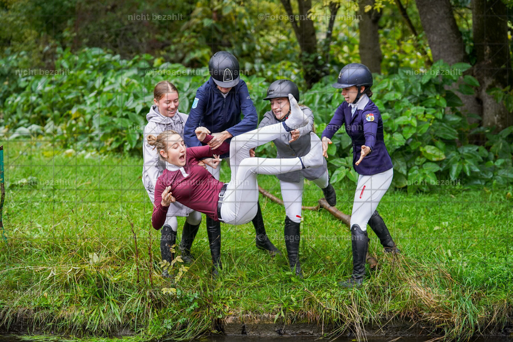 20221002-FAH09515 | Obberbayerische Meisterschaften Vielseitigkeit 2022, Schwäbische Meisterschaften Vielseitigkeit 2022, Mertingen, Schwaben, Bayern, Geländeturnier, Buschreiter, Turnierfotografen Bayern, Fotoagentur Herrmann,  Bayerische Meisterschaften VS Jun. / JR / Pony:, Turnierbilder, Pferdebilder, Turnierfotos, Pferdesortfotografie, Reitsportfotograf, Pferdeshooting