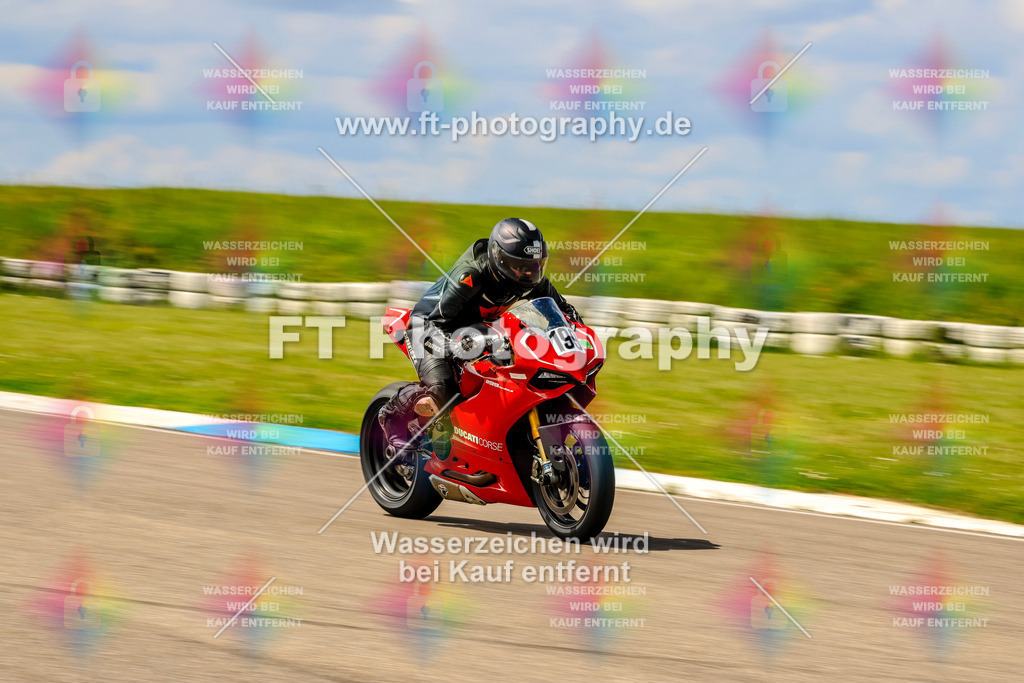 MotoTeam-0643 | Hier findet Ihr Bilder von Touristenfahrten auf der Nürburgring Nordschleife oder von anderen Veranstaltungen die ich besucht habe. Viel Spass beim Durch Schauen 