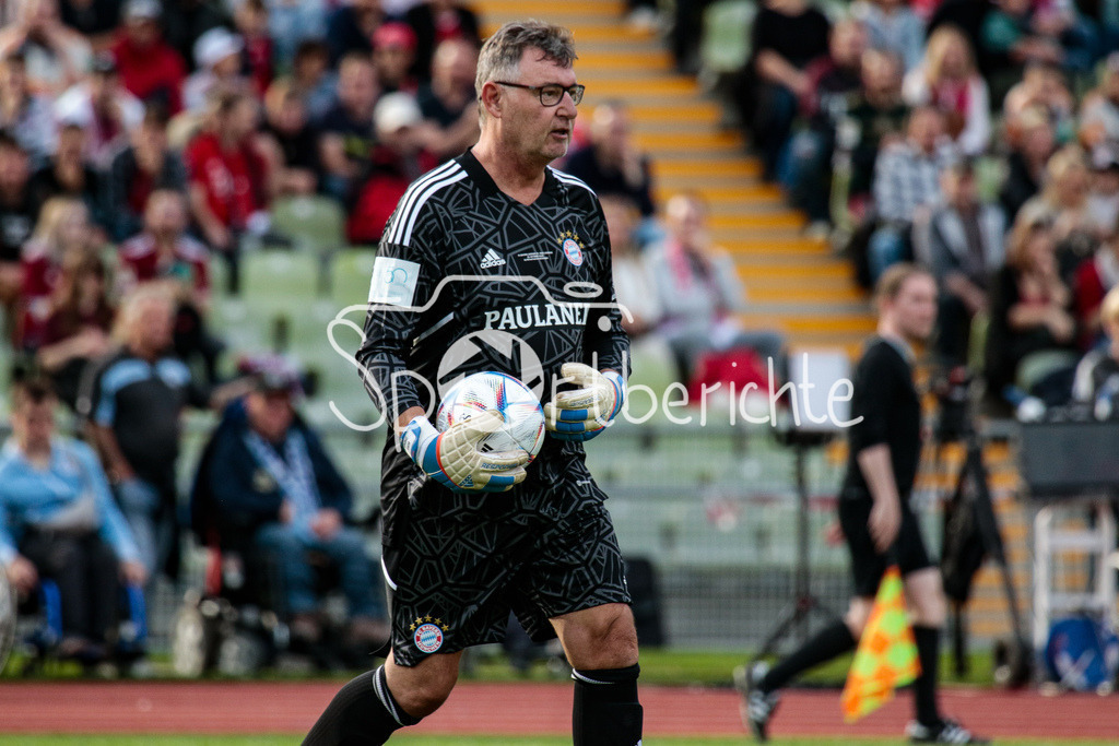 FC Bayern Muenchen - TSV 1860 Muenchen | Bernd Dreher (FCB #29) am Ball