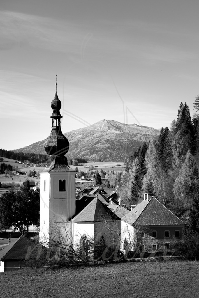 Thomataler Kirche und Speiereck | Bei Veröffentlichung des Bildes ist eine Namensnennung wie folgt erforderlich: 
Foto: Mostdirn Irmgard Wieser - Realisiert mit Pictrs.com