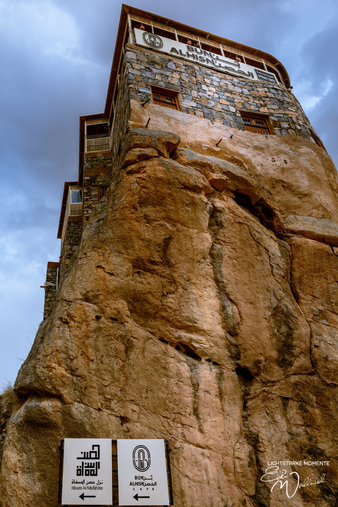 Bergdorf Misfah, Oman | Herzlich willkommen auf meiner Seite! Ich bin Elke Wallnisch, Deine Fotografin für lichtstarke Momente. Der Name steht für alles, was mich mit der Fotografie verbindet: Das Licht und seine machtvolle Wirkung auf eine Situation oder unsere Stimmung - Realisiert mit Pictrs.com