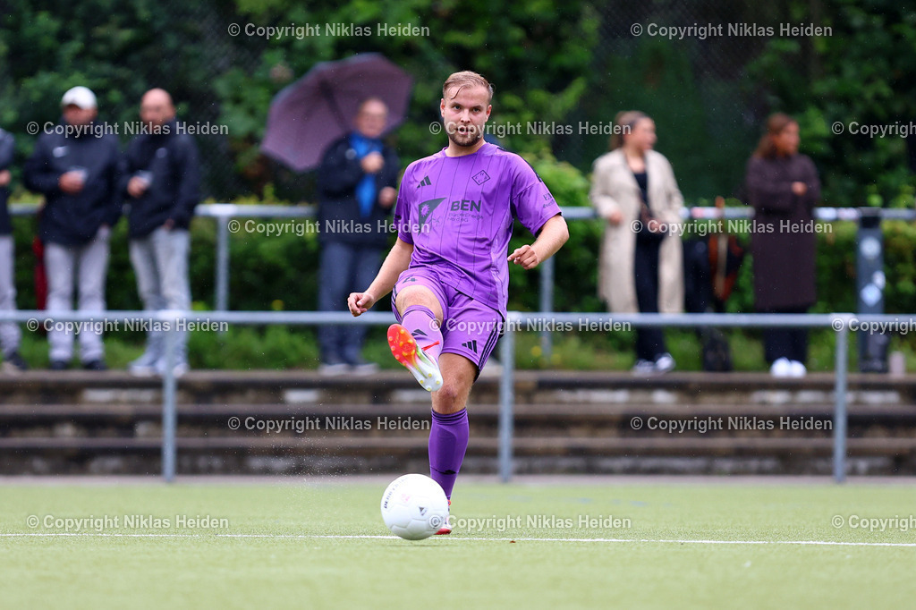 NH_HEBC_HT16_OberligaHamburg_03082025 | #4 Jannik Bast Mohr (HEBC)Fußball I Herren I Gamesright Oberliga Hamburg I Saison 2025-2026  I 2. Spieltag I HEBC - HT 16 I 03.08.2025 I Reinmüllerplatz