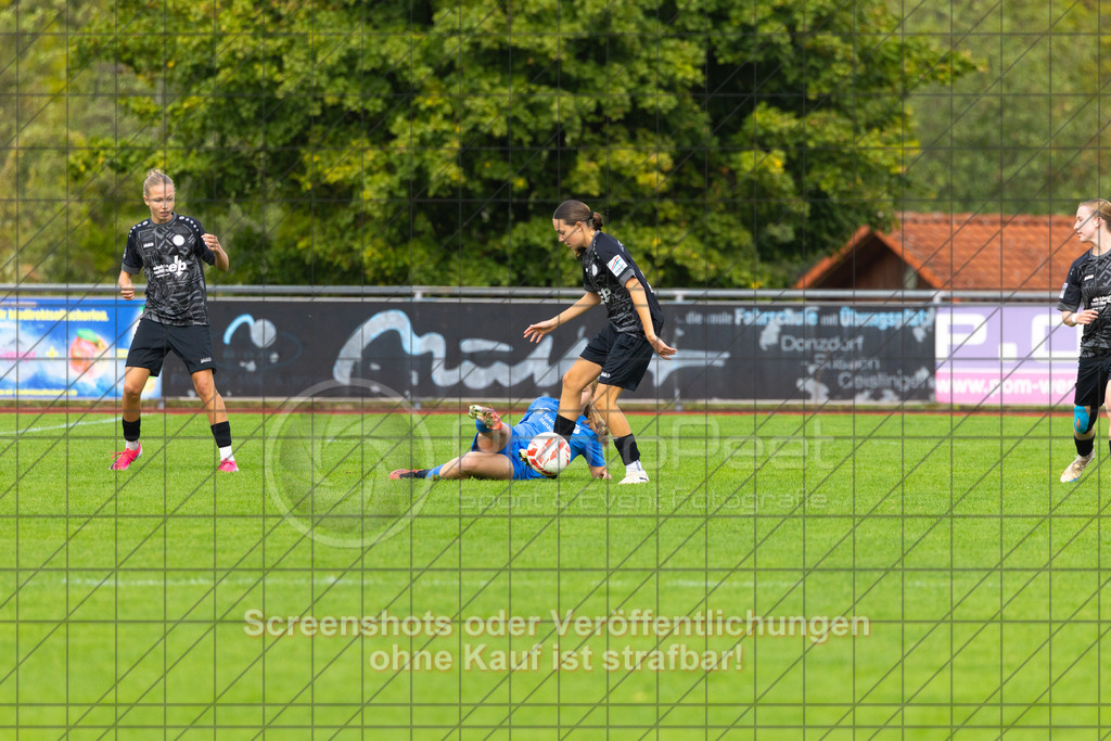 20261010_141119_0688_(c)_by_PhotoPeet | #,1.FC Donzdorf (schwarz) vs. SC Sand (blau), Fußball, EnBW-Oberliga B -Juniorinnen, 05. Spieltag, Saison 2026/2027, Rasenplatz Lautertal Stadion, Süßener Straße 16, 73072 Donzdorf, 10.10.2026 - 14:00 Uhr,Foto: PhotoPeet / Sport- &amp; Eventfotografie / Peter Harich