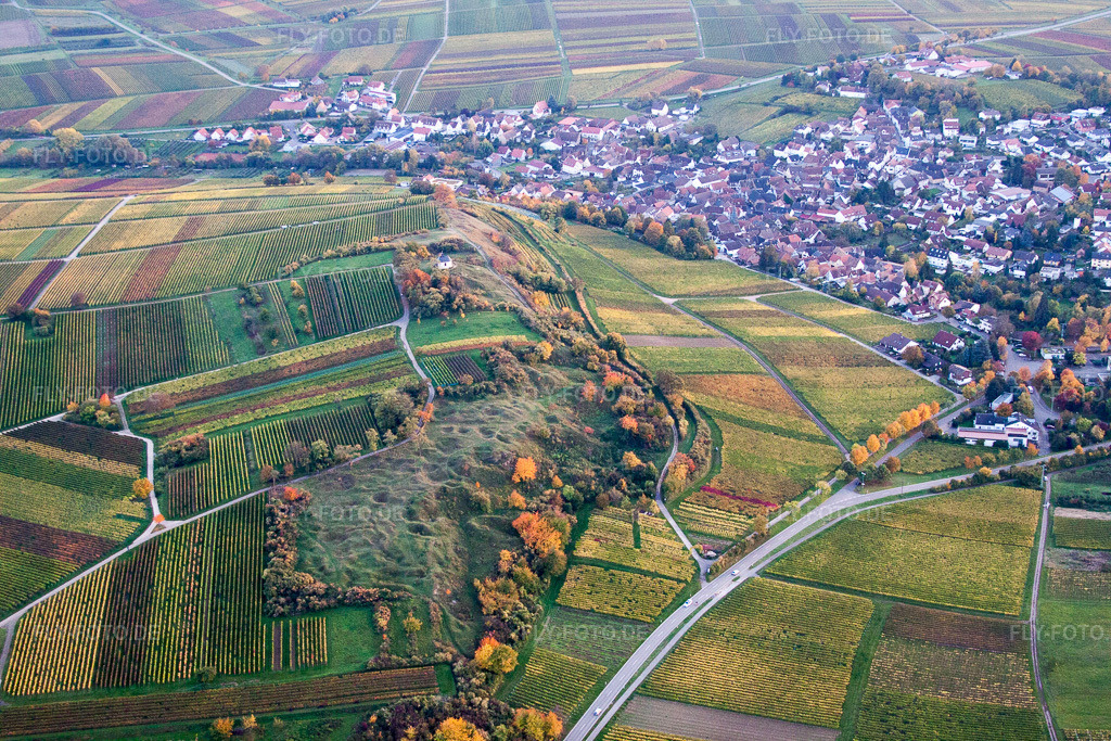 Luftbild: kleine Kalmit in Ilbesheim bei Landau im Bundesland Rheinland-Pfalz in Deutschland. Foto: IMG_60416.jpg vom 22.10.2013 durch Werner Riehm/FLY-FOTO.de