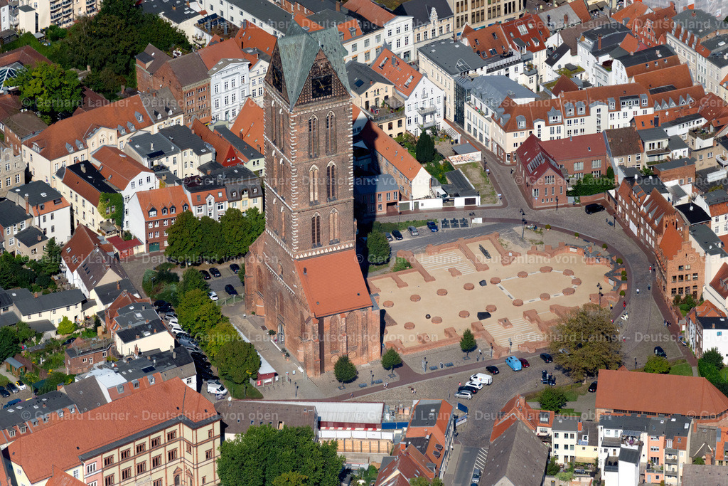 4062206 | WISMAR 08.09.2021 Ruine des Kirchengebäude der " St. Marien " in Wismar im Bundesland Mecklenburg-Vorpommern, Deutschland. Weiterführende Informationen bei: Hansestadt Wismar. // Ruins of church building " St. Marien " in Wismar in the state Mecklenburg - Western Pomerania, Germany. Further information at: Hansestadt Wismar. Foto: Gerhard Launer