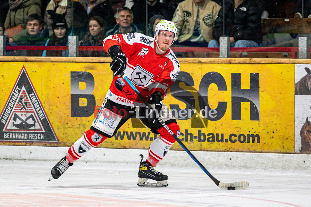 Spiel 3 Viertelfinale TSV Peißenberg Miners vs HC Landsberg Riverkings | Eishockey Bayernliga Playoffs 2023/2024, Spiel 3 Viertelfinale TSV Peißenberg Miners vs HC Landsberg Riverkings, 20240223,
Maximilian MALZATZKI (Miners 67) in Aktion,
2024-02-23 in Peißenberg (Eisstadion)
67 Maximilian MALZATZKI (Miners 67)
Copyright: WolfgangxLindner foto-lindner.de