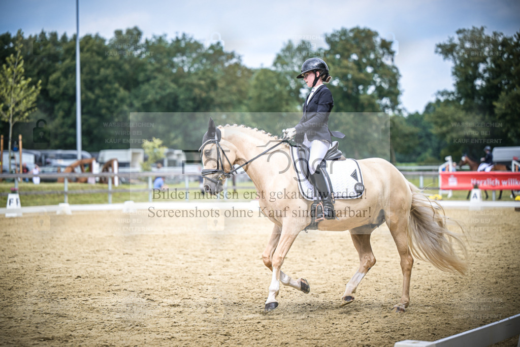 DOS_7680 | Entdecke hochwertige Reitturnierfotos von Foto Oger. Professionell, emotional und authentisch – jetzt Lieblingsmomente im Shop bestellen. - Realisiert mit Pictrs.com