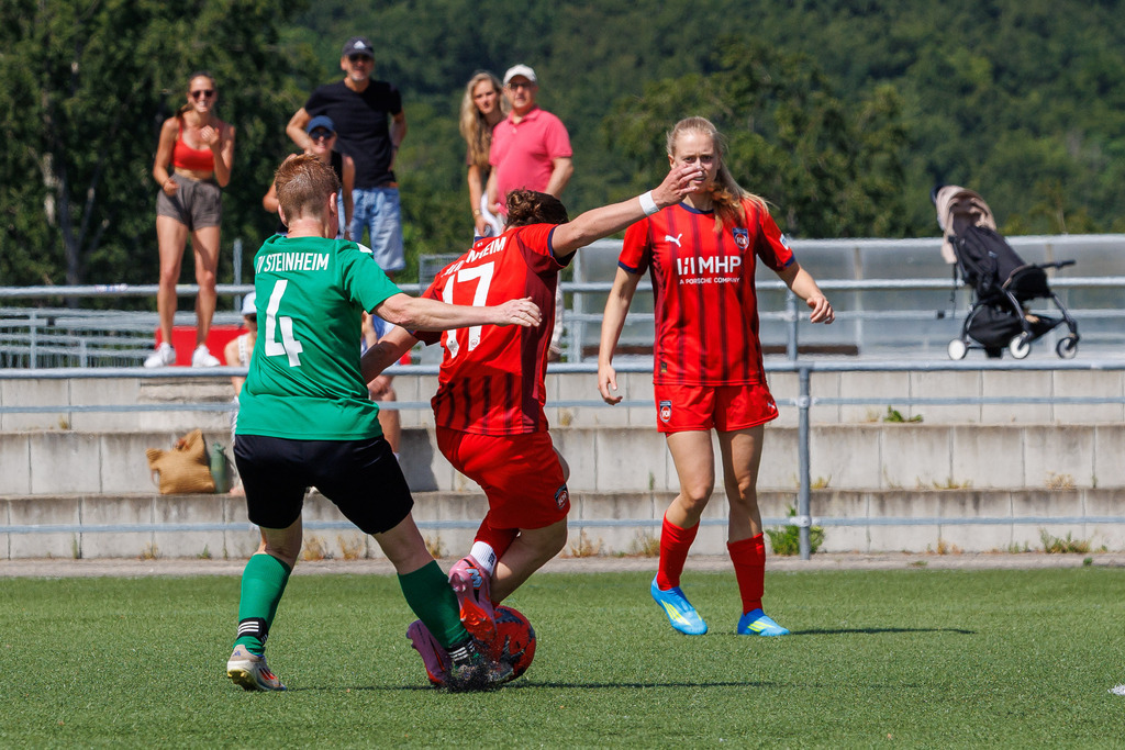 FCHTVS_260531_6585 | 1.FC Heidenheim 1846 II vs. TV Steinheim, Fußball, Frauen, Bezirksliga, 2025/2026, Meisterrunde, 5. Spieltag, 31.05.2026 in Heidenheim, Kunstrasen b. Voith-Arena West(Foto: Michael Bulling) - Realisiert mit Pictrs.com