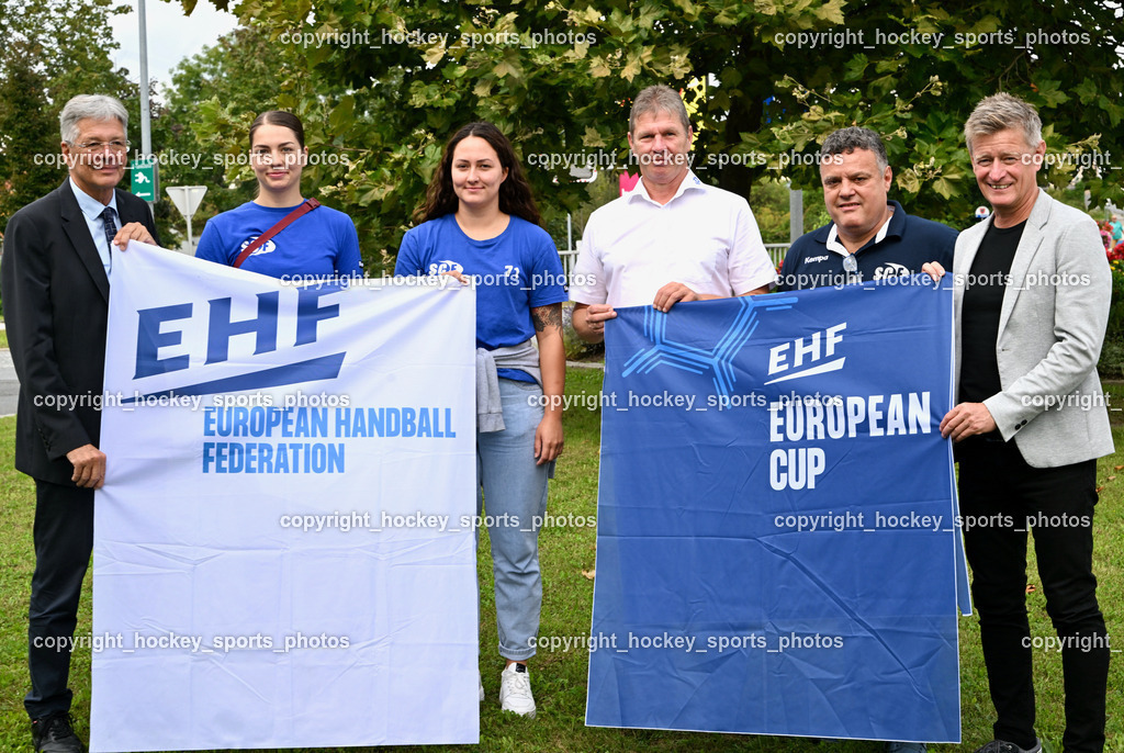 Pressekonferenz Ferlach Damen Handball | Kärntner Landeshauptmann Kaiser Peter, Marksteiner Adriana Spielerin SC Ferlach Damen, Voncina Luna Spielerin SC Ferlach Damen, Obmann SC Ferlach Perkounig Walter, Assistentcoach SC Ferlach Damen Buchbauer Wolfgang, Landessportdirektor Kärnten Arno Arthofer, Pressekonferenz Ferlach Damen Handball, PK SC Ferlach Damen Europa Cup  am 15.09.2023 in Ferlach (Cafe Peterlin), Austria, (Photo by Bernd Stefan)