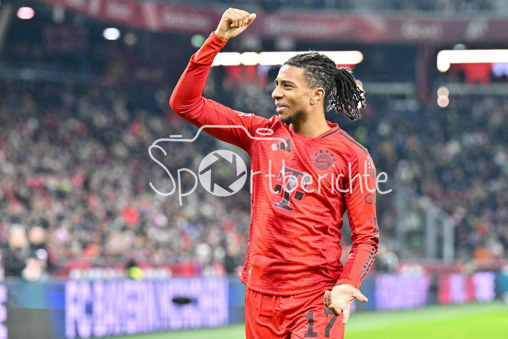 Augsburger Panther - EC VSV | im Bild Michael OLISE (FC Bayern Muenchen 17) / Freisteller / Einzelfoto / Testspiel: RB Salzburg - FC Bayern Muenchen, Red Bull Arena am 06.01.2025