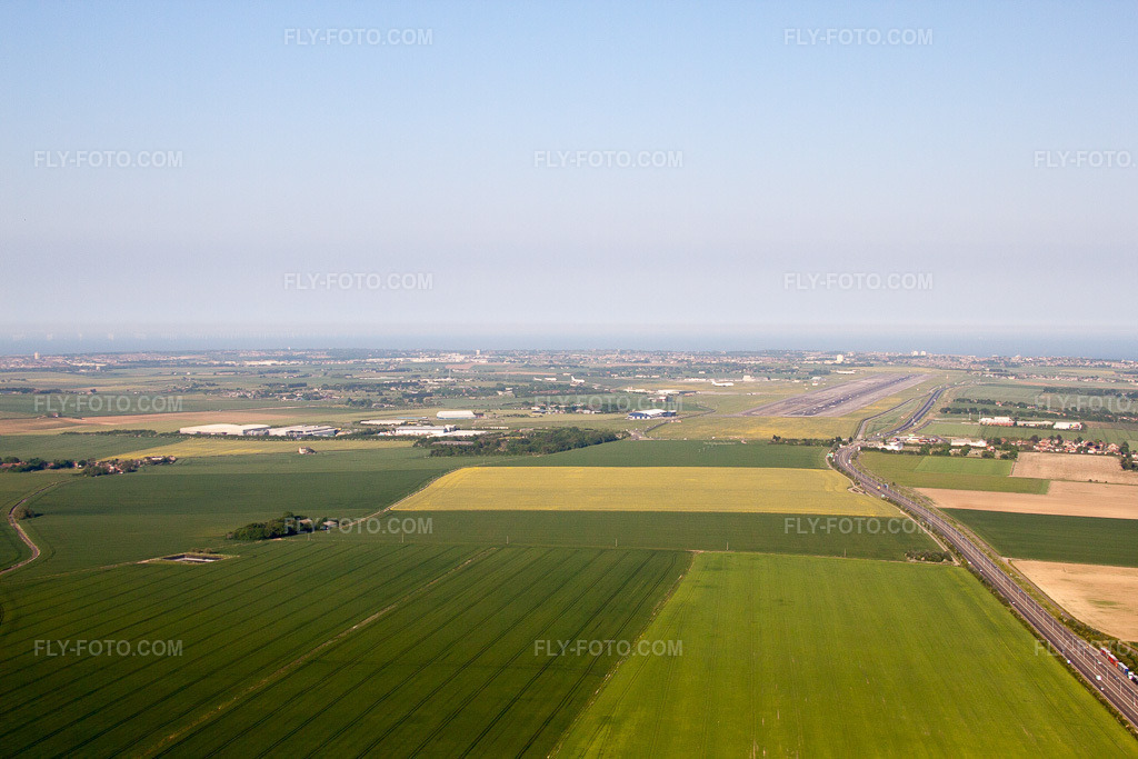 Aerial view: View of the town in Monkton in the state England, Great Britain. – Photo: IMG_50460.jpg taken on 05/27/2012 by Werner Riehm/FLY-FOTO.com – Resolution of the original: 4752 x 3168 px