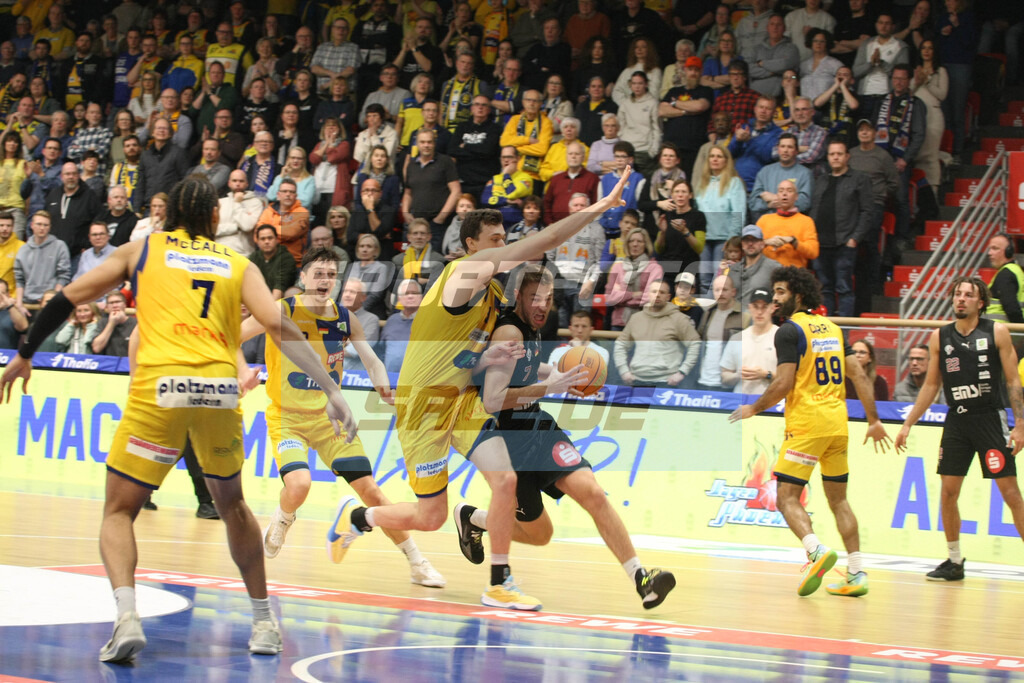 Phoenix Hagen - Nürnberg Falcobns | Nürnbergs Christian Feneberg am Ball - © Sportfoto-Sale (MK) - Realisiert mit Pictrs.com