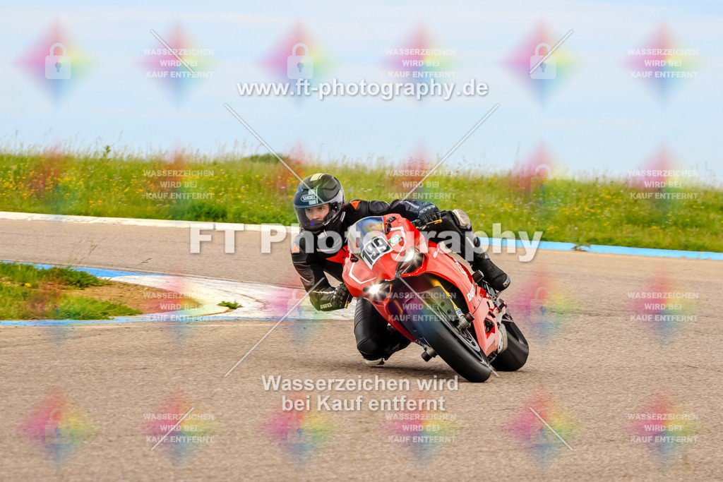 MotoTeam-2729 | Hier findet Ihr Bilder von Touristenfahrten auf der Nürburgring Nordschleife oder von anderen Veranstaltungen die ich besucht habe. Viel Spass beim Durch Schauen 