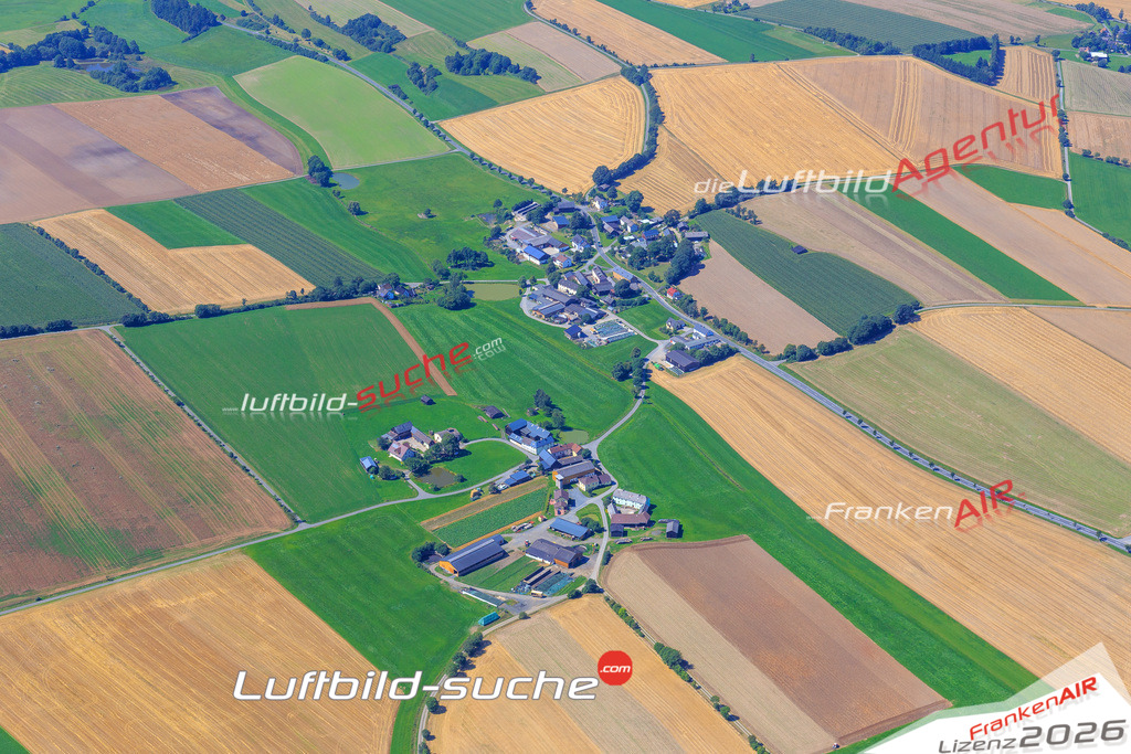 Die Luftaufnahme Schwesendorf - Regnitzlosau wurde vom UL-Flugzeug (keine Drohne) aus fotografiert.Hohe Druck- Auflösung-die Geschenkidee!