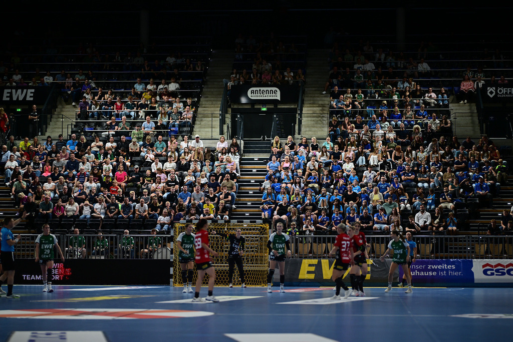 Handball I Frauen I Saison 2025-2026 I 1. HBF I 1. Spieltag I VfL Oldenburg - BSV Sachsen Zwickau | Der Sportfotograf. - Realisiert mit Pictrs.com