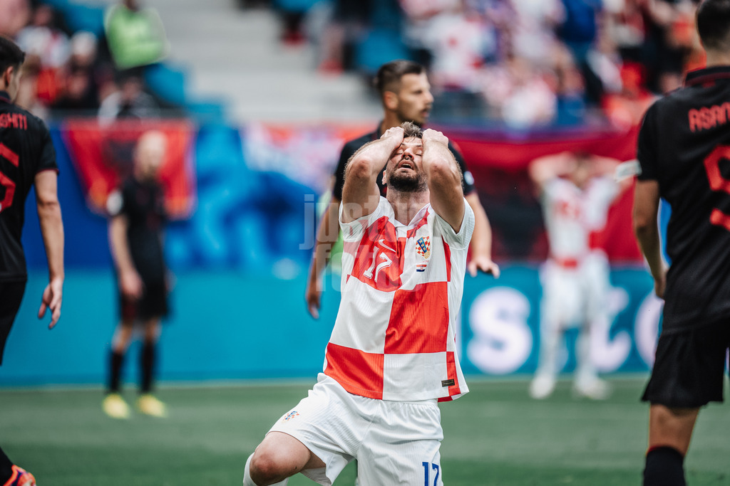 Fußball | Herren | UEFA-Fußball-Europameisterschaft 2024 | Gruppe B | Kroatien vs. Albanien | 19.06.2024 | Bruno Petkovic (#17, Kroatien) ärgert sich