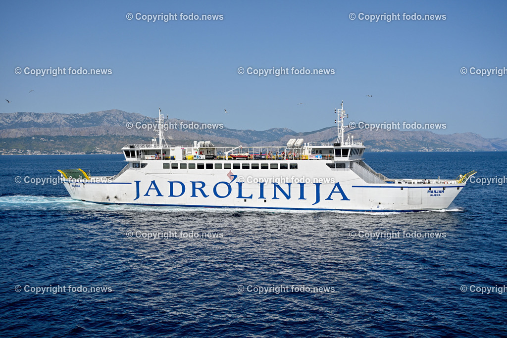 Kroatien_ Brac_ Insel in Dalmatien_ Milna_ 29.07.2025-8 | 29.07.2025, Kroatien, HRV, Brac, Insel in Dalmatien, Supetar im Bild Themenbild, Trajekti, Jadrolinija, Faehre, Schiff, Meer, Adria, Touristen, Tourismus, Transport, Feature, Symbolbild