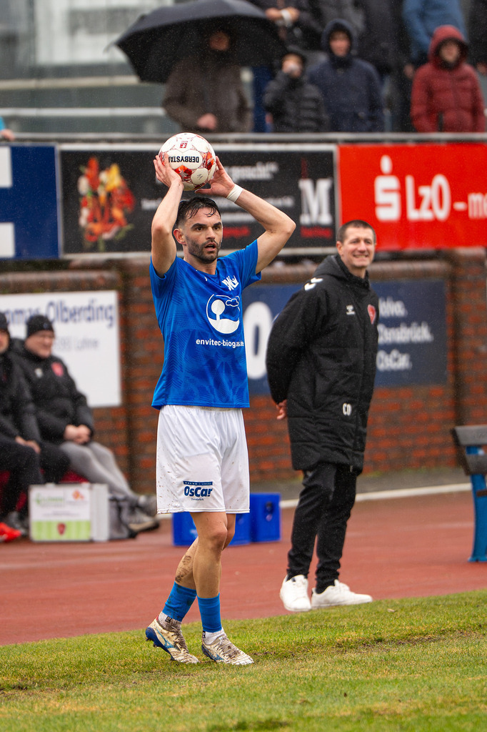 Fußball I Herren I Saison 2025-2026 I Regionalliga Nord I 23. Spieltag I TuS Blau-Weiß Lohne - SC Weiche Flensburg 08 I 0504 | Rilind Neziri (23, TuS BW Lohne) - Realisiert mit Pictrs.com