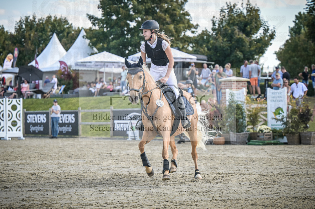DOS_0885 | Entdecke hochwertige Reitturnierfotos von Foto Oger. Professionell, emotional und authentisch – jetzt Lieblingsmomente im Shop bestellen. - Realisiert mit Pictrs.com