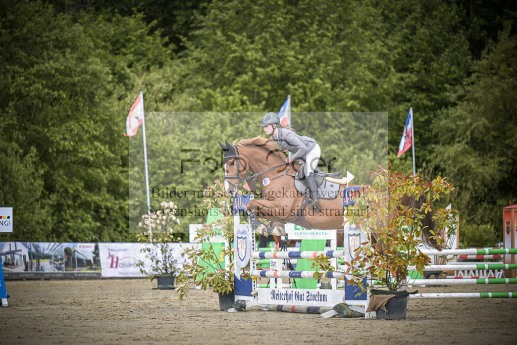 DOS_7152 | Entdecke hochwertige Reitturnierfotos von Foto Oger. Professionell, emotional und authentisch – jetzt Lieblingsmomente im Shop bestellen.Deutschlandweite Turnierfotografie. - Realisiert mit Pictrs.com