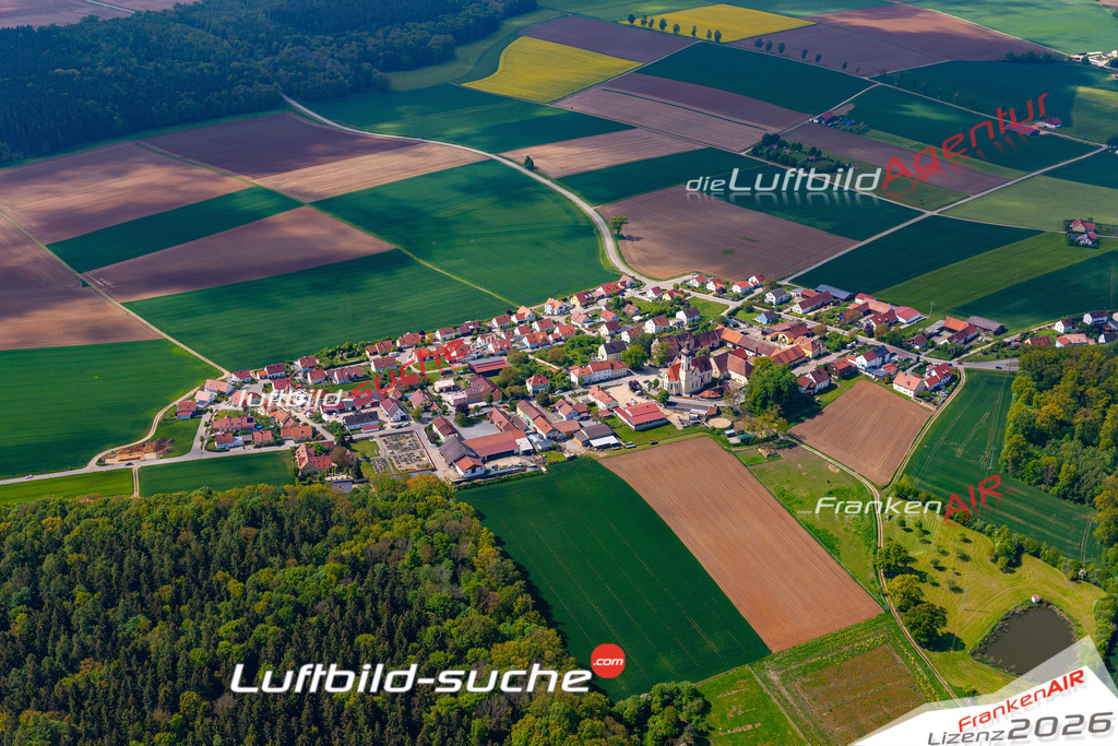 Die Luftbildaufnahme Hohengebraching -  wurde 2019 mittels Flugzeug (keine Drohne) erstellt. Perfekte Schärfe und Druck- Ergebnisse- Garantiert!