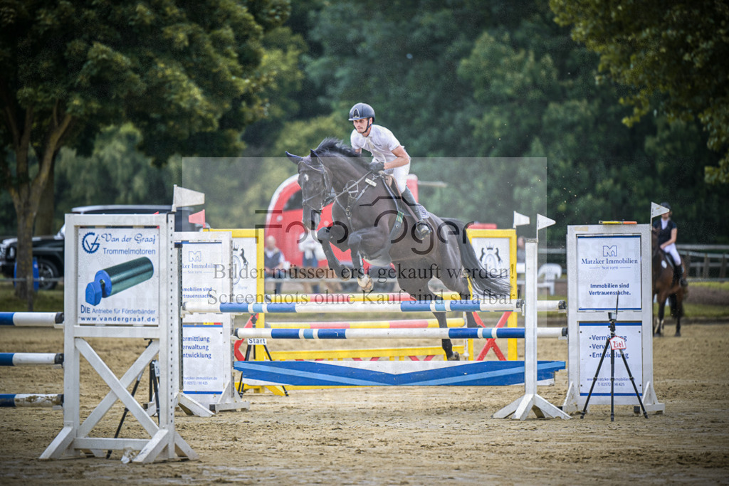 DOS_6038 | Entdecke hochwertige Reitturnierfotos von Foto Oger. Professionell, emotional und authentisch – jetzt Lieblingsmomente im Shop bestellen.Deutschlandweite Turnierfotografie. - Realisiert mit Pictrs.com