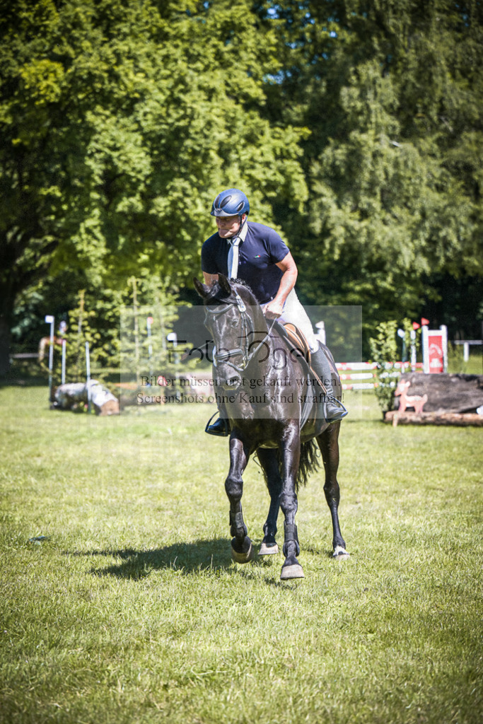 DOS_3527 | Entdecke hochwertige Reitturnierfotos von Foto Oger. Professionell, emotional und authentisch – jetzt Lieblingsmomente im Shop bestellen.Deutschlandweite Turnierfotografie. - Realisiert mit Pictrs.com