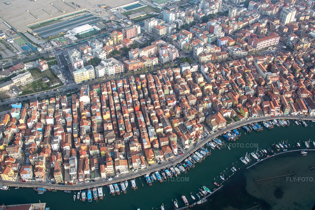 Aerial view: View of the town in Chioggia in the state Veneto, Italy. – Photo: IMG_087585.jpg taken on 04/06/2016 by Werner Riehm/FLY-FOTO.com – Resolution of the original: 5033 x 3355 px