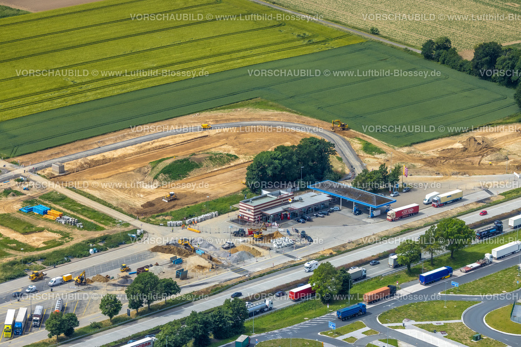 Werl220601321 | Luftbild, archeologische Ausgrabungsstätte, Baustelle an der Autobahnraststätte Am Haarstrang an der Autobahn A44,  Westbüderich, Werl, Soester Boerde, Nordrhein-Westfalen, Deutschland