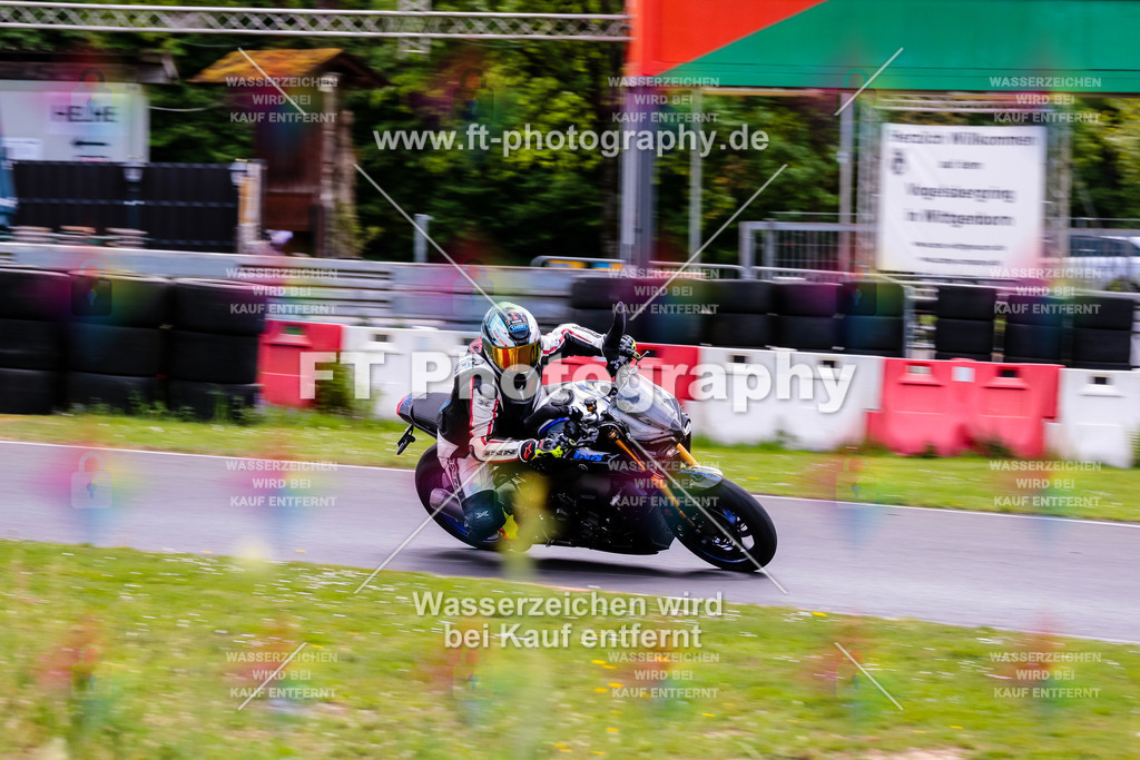 MotoTeamVBK-20766 | Hier findet Ihr Bilder von Touristenfahrten auf der Nürburgring Nordschleife oder von anderen Veranstaltungen die ich besucht habe. Viel Spass beim Durch Schauen 
