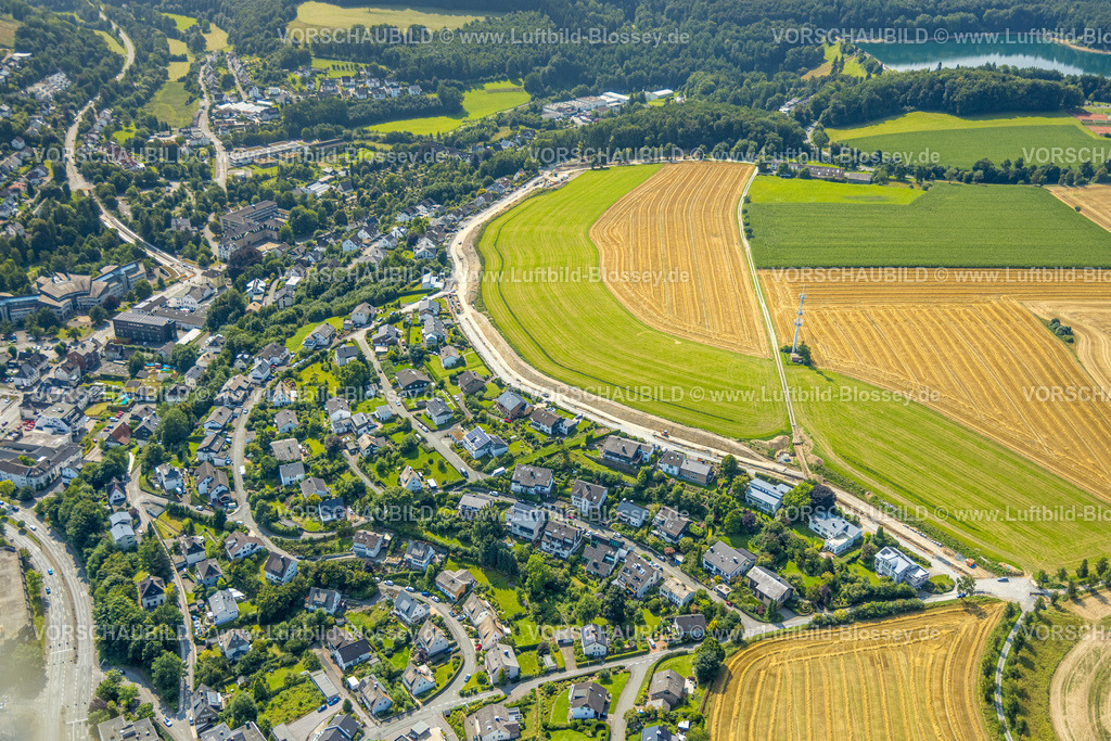 Meschede250807427 | Luftbild, Funkmast auf einem Feld Langelohweg, Bebauungsplan Langeloh-West, Meschede-Stadt, Meschede, Sauerland, Nordrhein-Westfalen, Deutschland