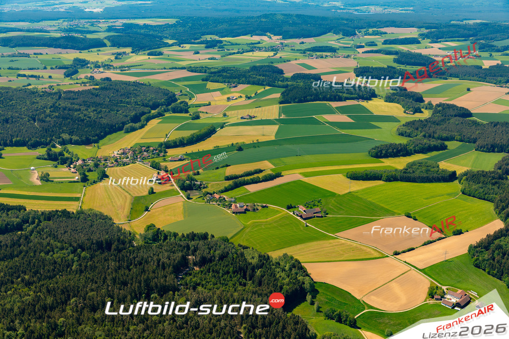 Das Luftbild zeigt : Großenzenried Stamsried - Die Luftaufnahme wurde 2024 vom UL-Flugzeug aus erstellt ( keine Drohne ) - Hochauflösende Luftaufnahme - Für grossformatige Ausdrucke geeignet. Die Geschenkidee !Mit Lizenz und Bildrechte bestellbar